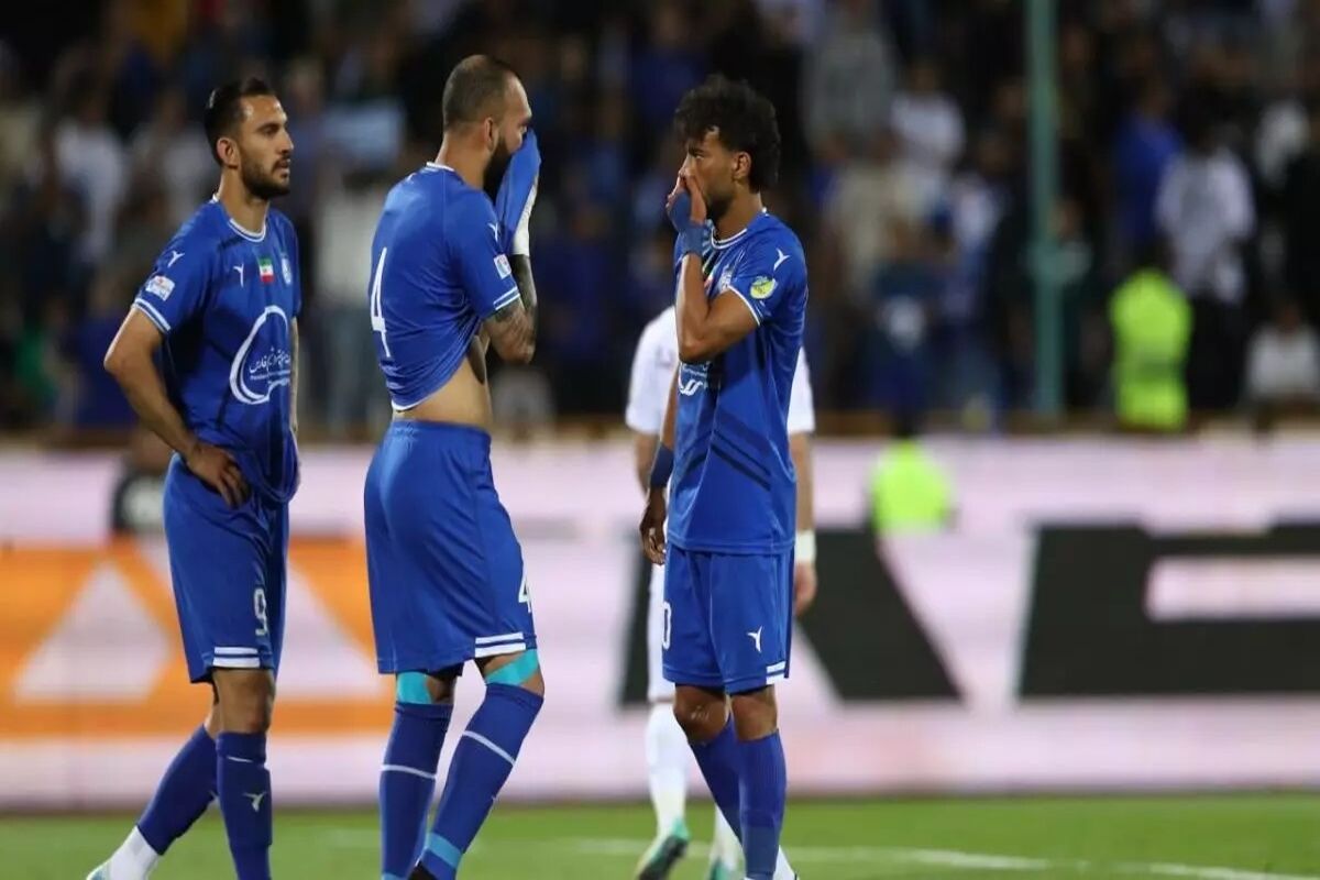 چرا ستاره استقلال نیمکت نشین شد؟