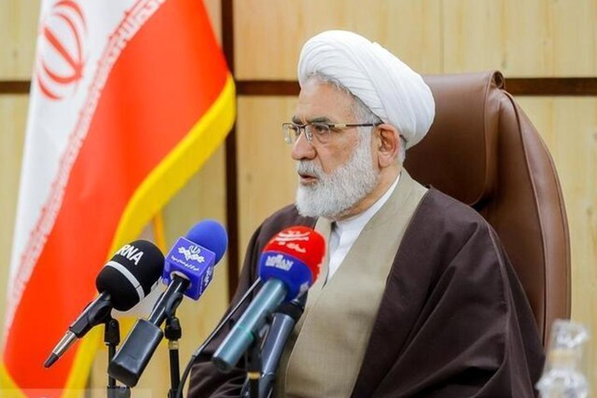 با کسانی که در فضای مجازی امنیت مردم را هدف قرار دهند برخورد خواهیم کرد
