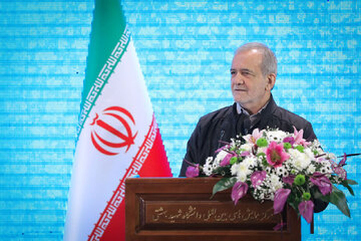 پزشکیان: با آدم‌های بی‌سواد، فرصت طلب و ریاکار نمی‌توانیم به جایی برسیم