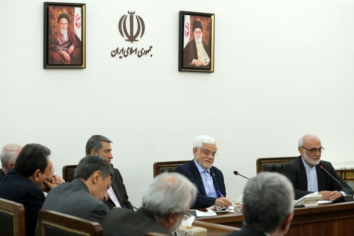 عارف: دولت و نهادهای عمومی یک هدف مشترک دارند