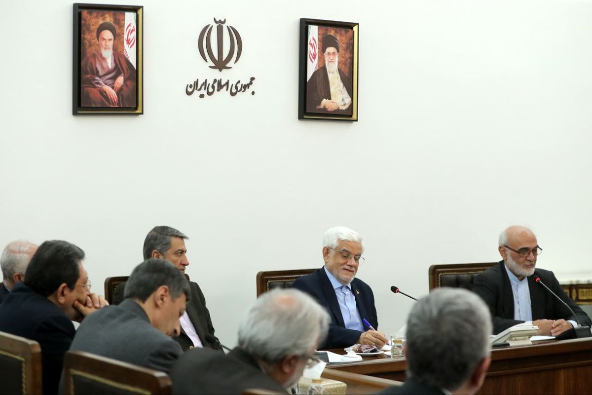 عارف: دولت و نهادهای عمومی یک هدف مشترک دارند
