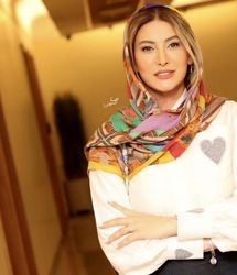 فریبا نادری «عروس حشمت فردوس» با روسری پُرنقش و نگار در فضای مجازی!