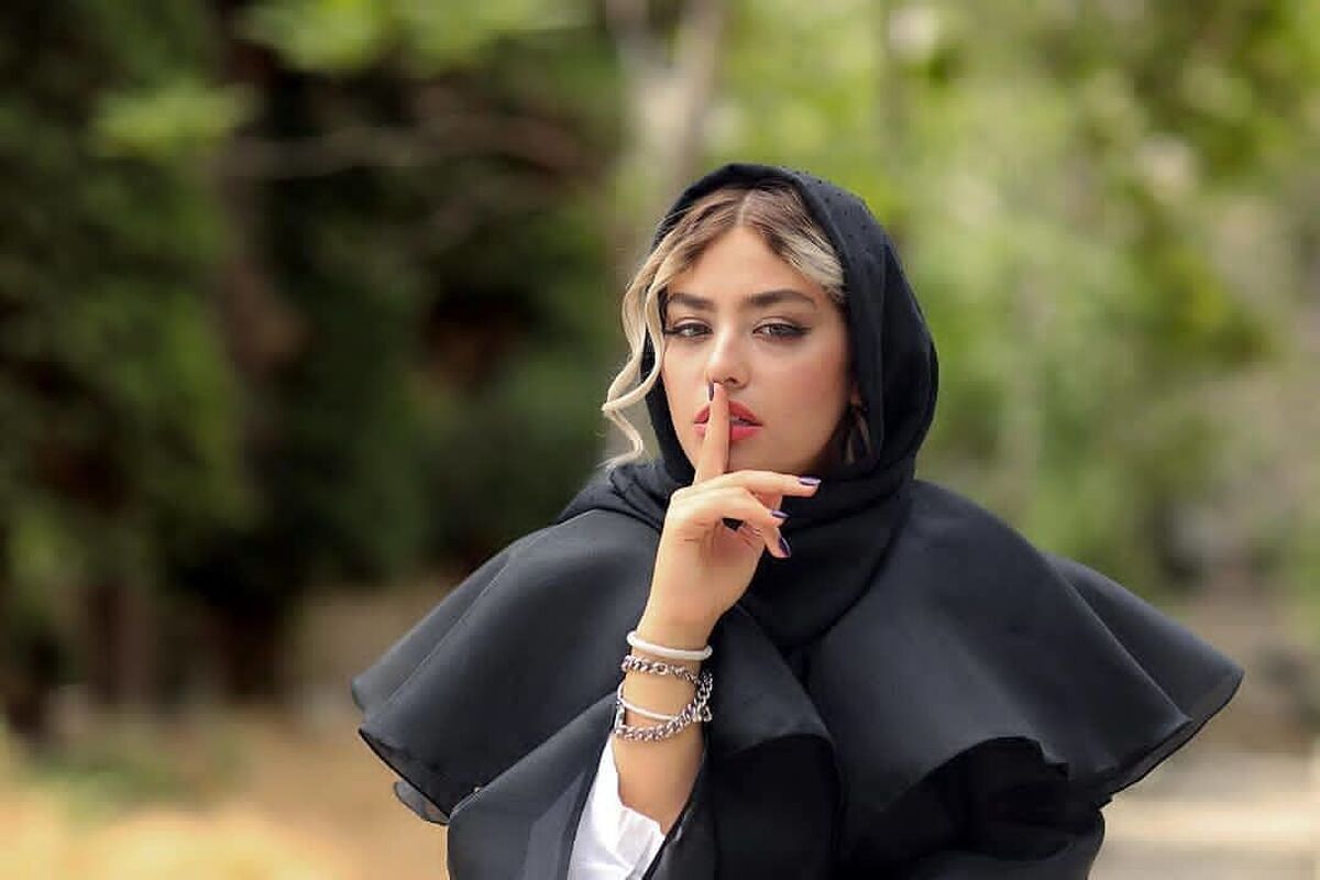 تتوی بی‌ادبانه ریحانه پارسا روی دستش!+ عکس