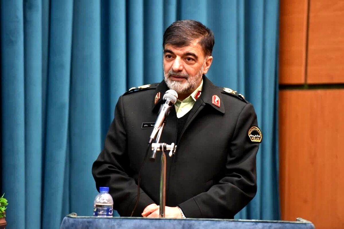 سردار رادان: سندی از یک افسر اطلاعاتی به دست آوردیم که گوشه‌ای از راهبردهای دشمن در اندلسی کردن ایران را نشان می‌دهد / کشف حجاب زنان در خیابان‌ها اولین راهبرد سند مذکور و دومین راهبردشان کشیدن چادر از سر زنان عفیف بود / خاکریزهای دفاعی دشمن در جنگ نرم که 
