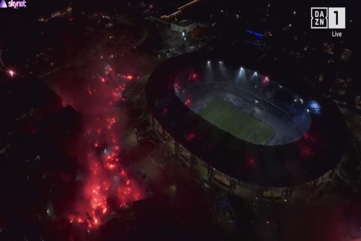 ببینید اولین تصاویر از آتش‌بازی دیدنی هواداران ناپولی!