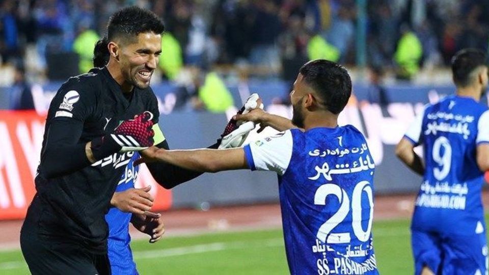 حسینی افشاگری کرد: به گلر بوسنیایی بدون اینکه بازی کند ۱۰ میلیارد به او دادند
