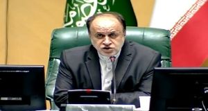 حاجی‌بابایی: دولت در تغییر ساعت مدارس تجدیدنظر کند