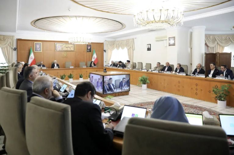 عارف: صحبتی که بوی کاهش وحدت بدهد را مطرح نکنید!