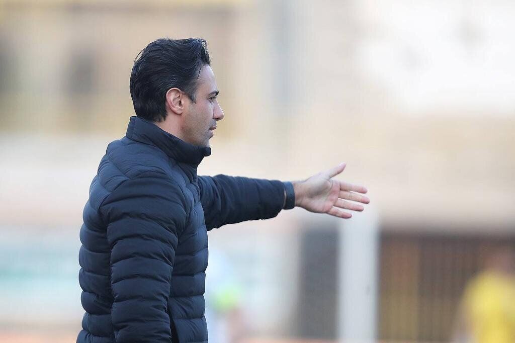 دست فرهاد مجیدی رو شده است