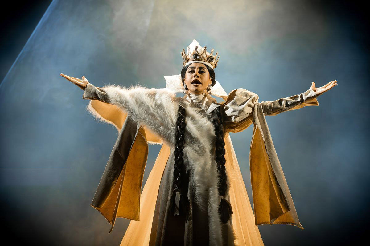 هنرنمایی فرهاد آییش، الناز ‌حبیبی و وحید ‌آقاپور روی صحنه