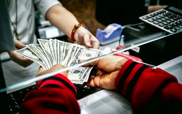 سه‌شنبه ۱ آذر۱۴۰۱| آغاز معاملات توافقی دلار در کانال ۳۳هزار تومان