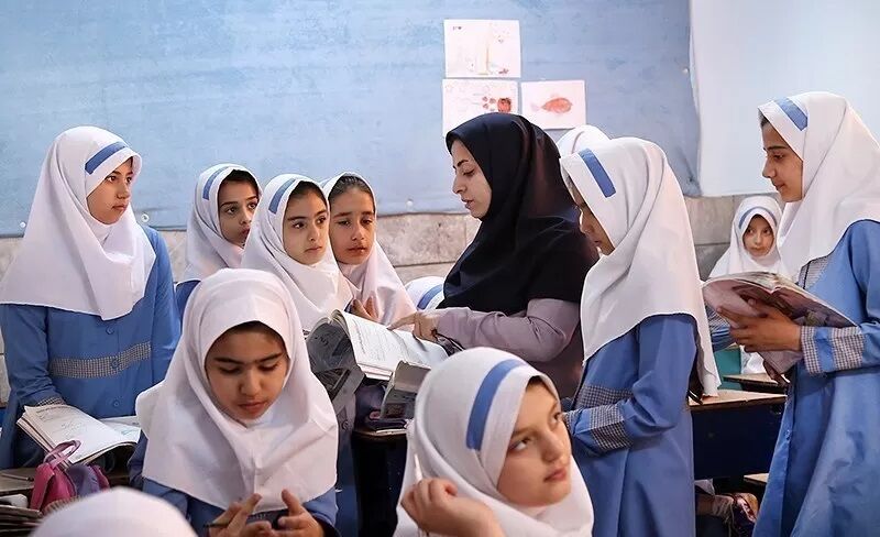 عکس خبرساز و بحث برانگیز از فیش حقوقی یک معلم در دهه ۵۰