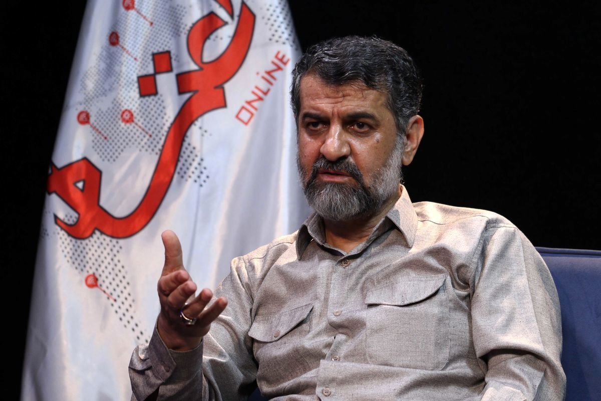 حضور مدیرمسئول کیهان بر مزار مهسا امینی + عکس

