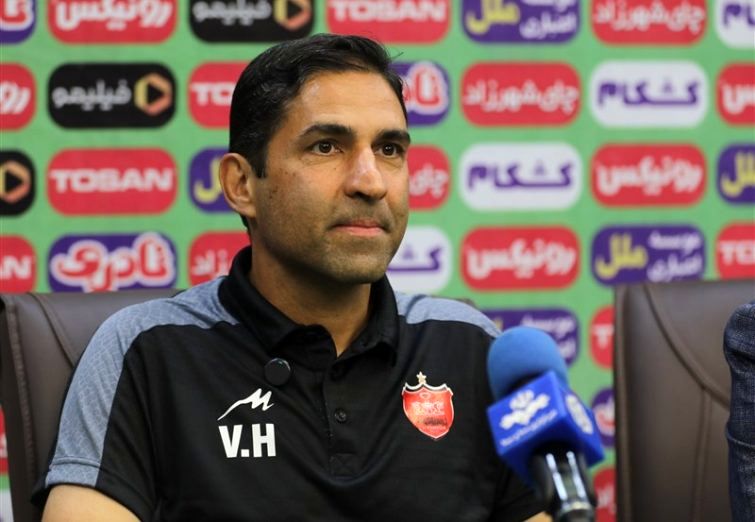 وحید هاشمیان در ادایی‌ترین کافه تهران/ عکس