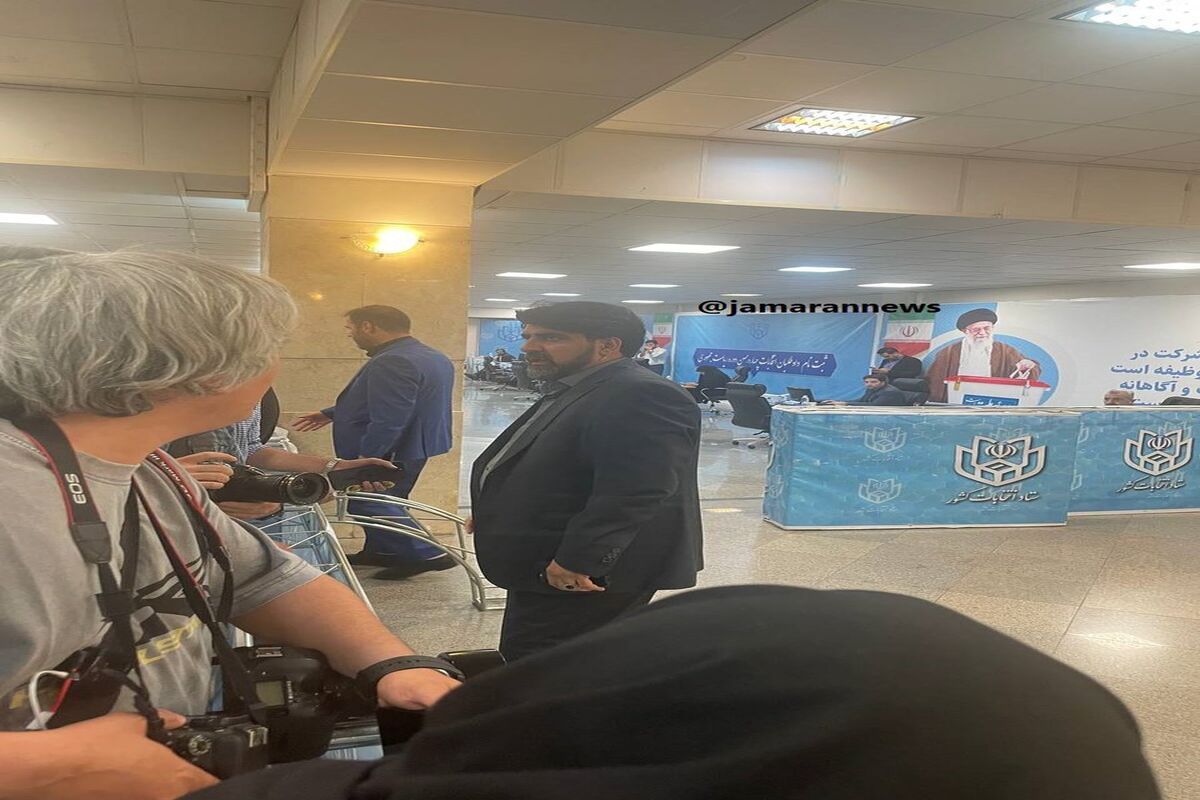 یک چهره خبرساز دیگر هم برای ثبت‌نام انتخابات ریاست جمهوری آمد


