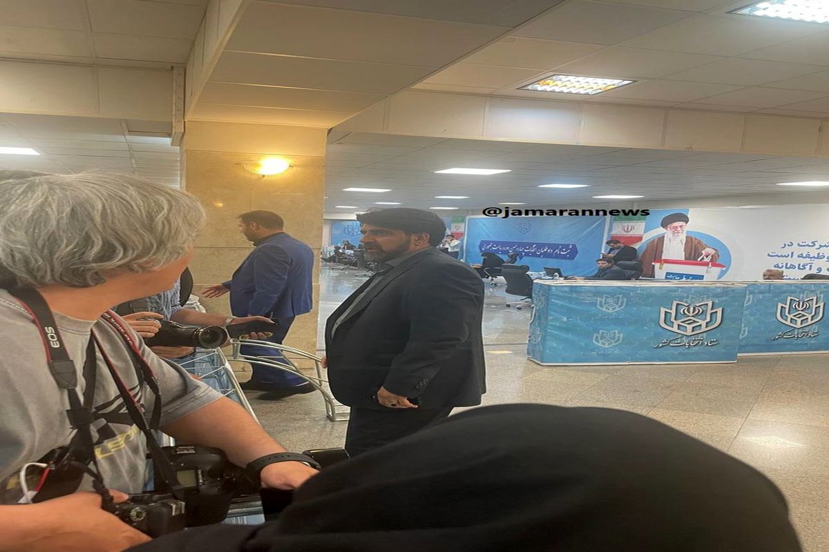 یک چهره خبرساز دیگر هم برای ثبت‌نام انتخابات ریاست جمهوری آمد

