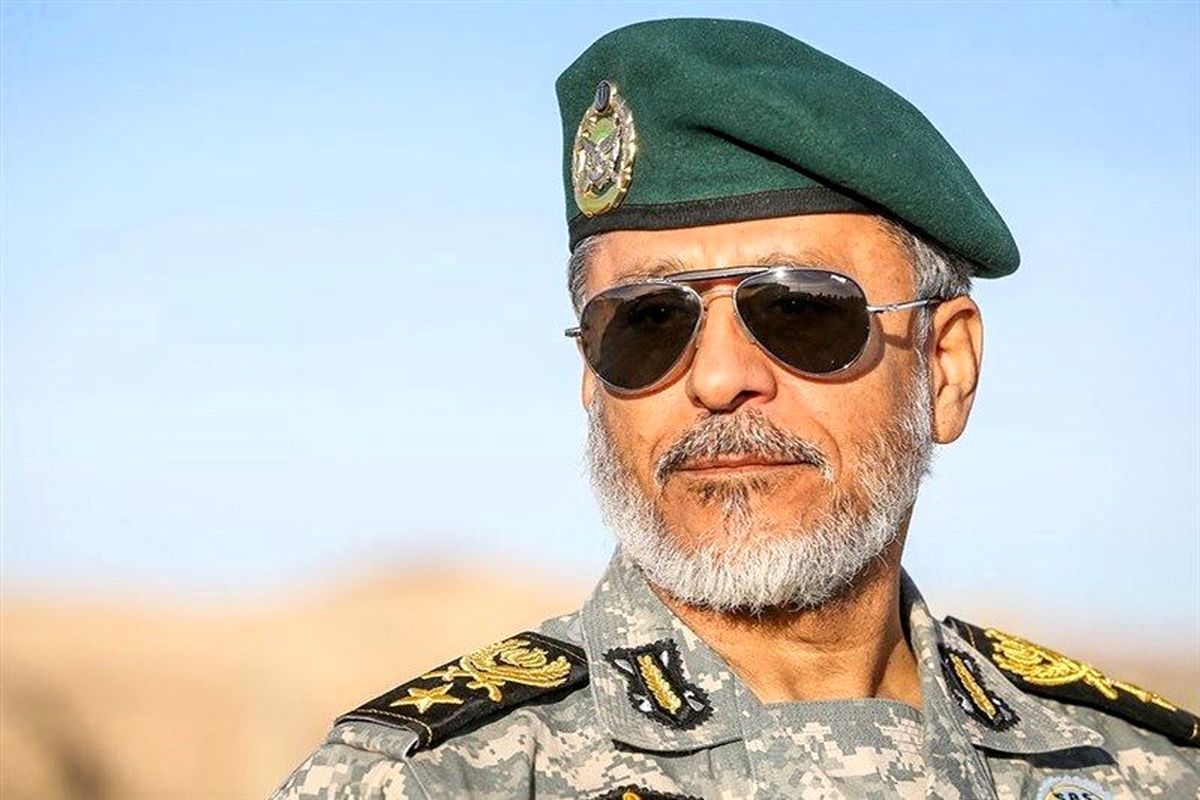 دریادار سیاری: میجنگیم و محاسبات دوشمن را بر هم میزنیم