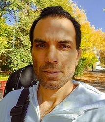 کوروش شاه بهرامی؛ ملودی‌ساز و گیتاریست ایرانی