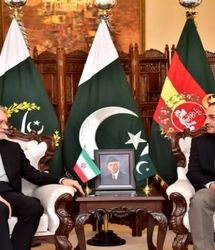 جزئیات دیدار لاریحانی با فرمانده ارتش پاکستان