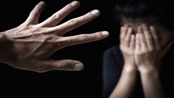 تعرض پدر شیطان صفت به دخترش و تهیه فیلم سیاه از او