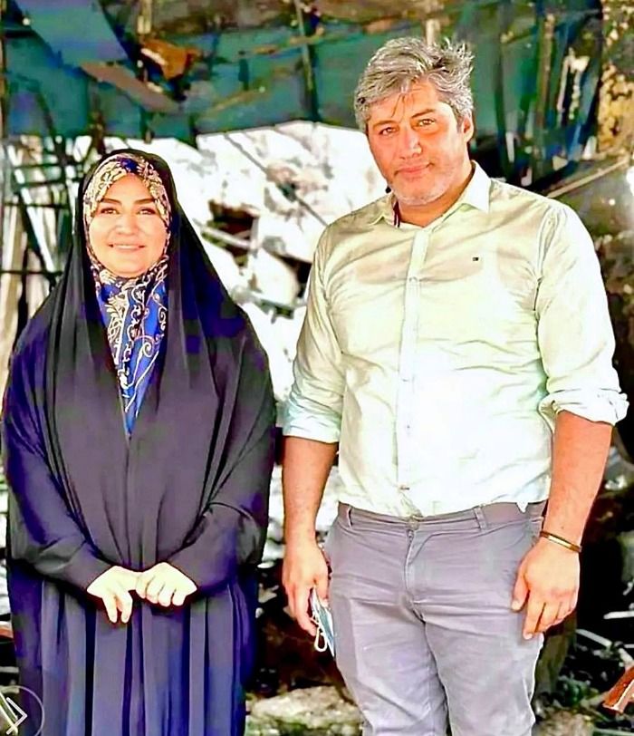 ژست خاص خبرنگار آمریکایی کنار سحر امامی/ عکس