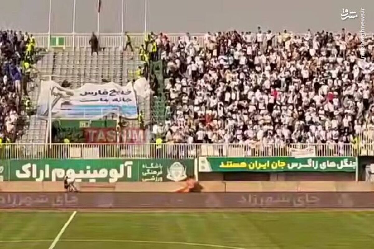 لحظه مصدومیت هوادار ملوان و انتقال به اورژانس