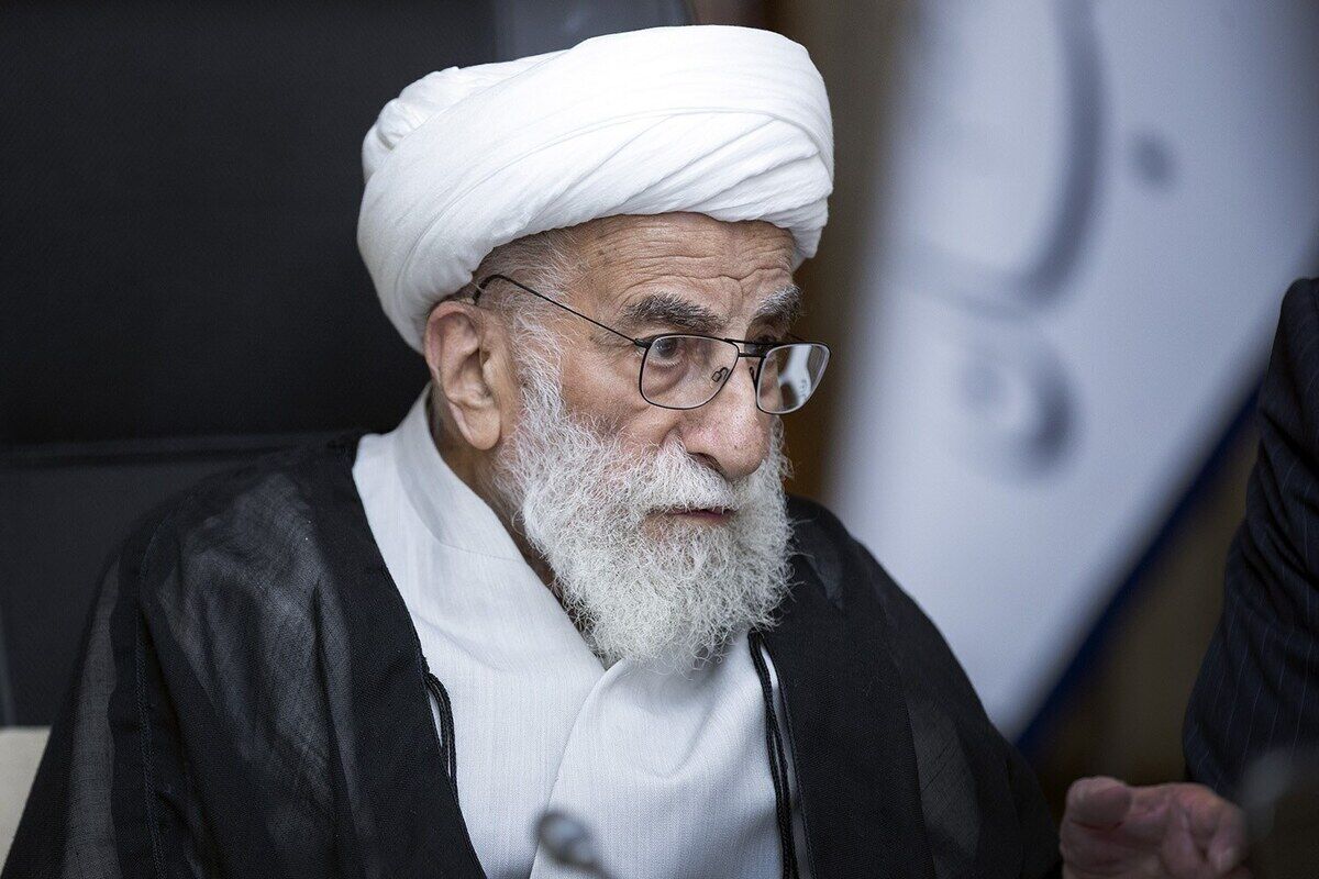  تصویری کمتر دیده شده و زیرخاکی از احمد جنتی در اوایل انقلاب