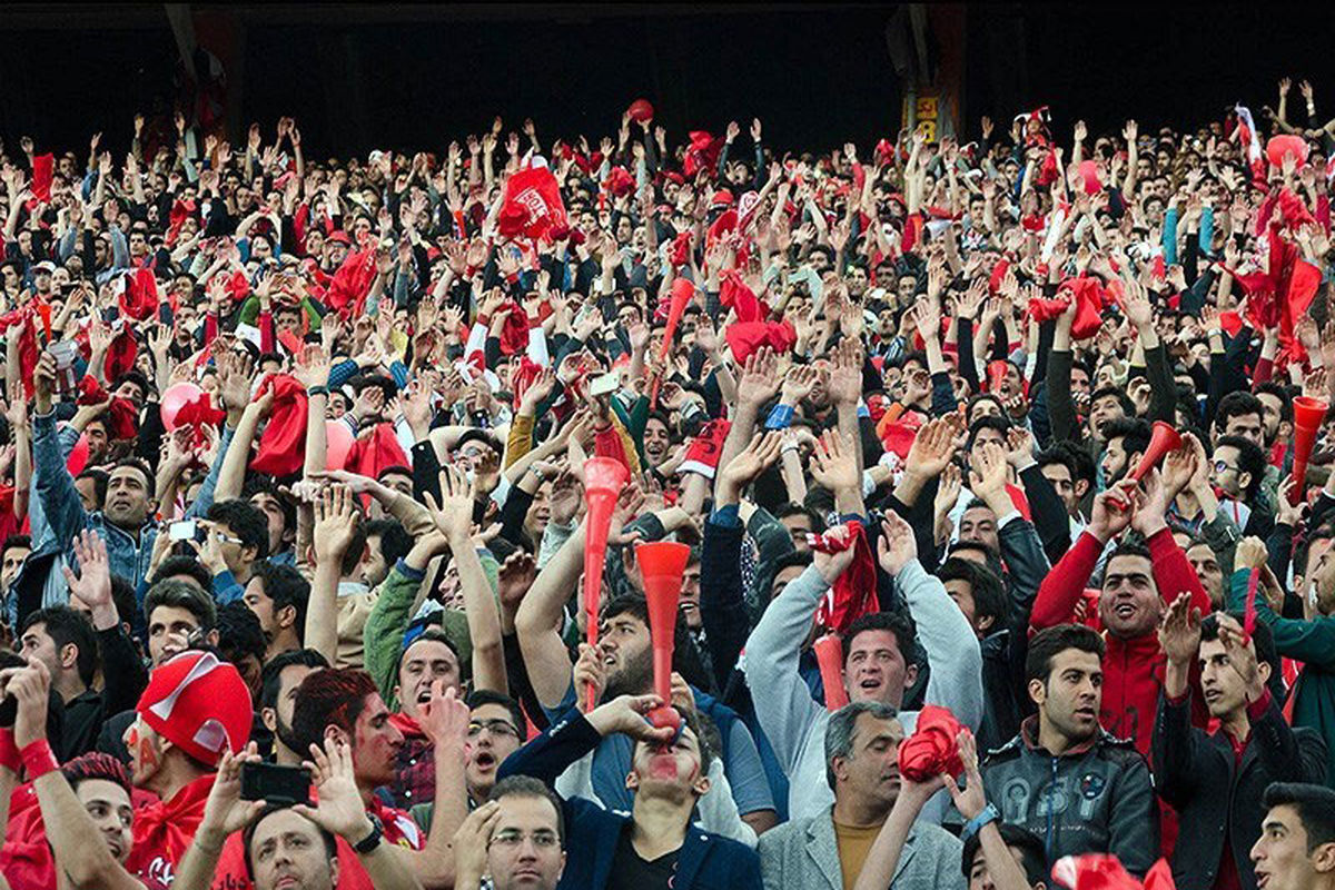 حواشی بازی استقلال و تراکتور/ درگیری و فحاشی بین طرفداران بالا گرفت