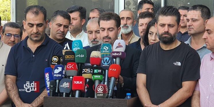 معلمان به دلیل عدم پرداخت معوقات دست به اعتصاب زدند 