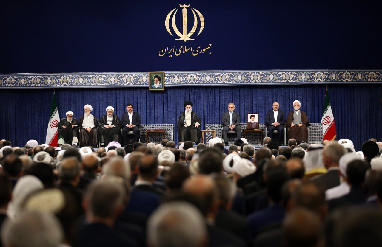 عکسی دیده نشده از نماینده طالبان در مراسم تنفیذ پزشکیان
