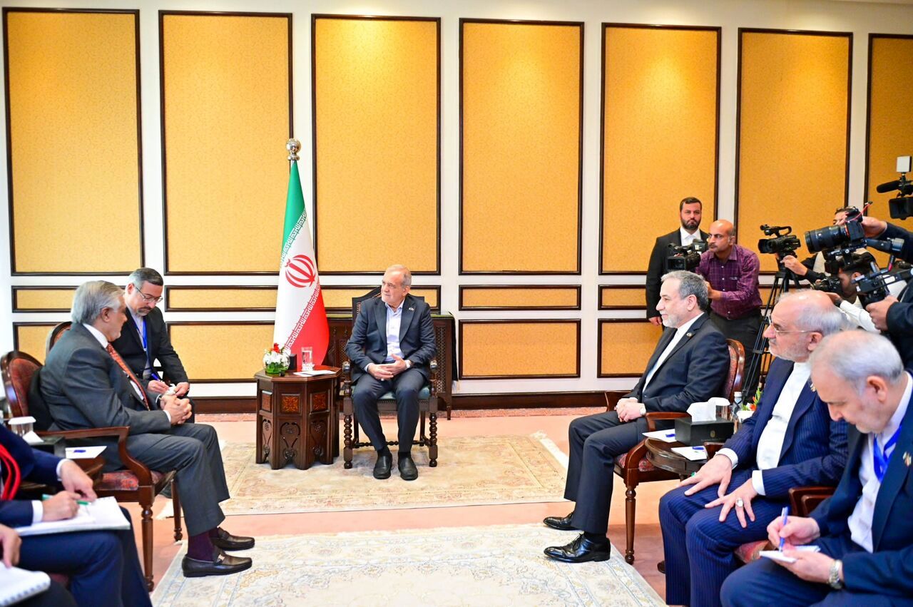 تاکید وزیر خارجه پاکستان بر تعهد عمیق به روابط تاریخی با ایران