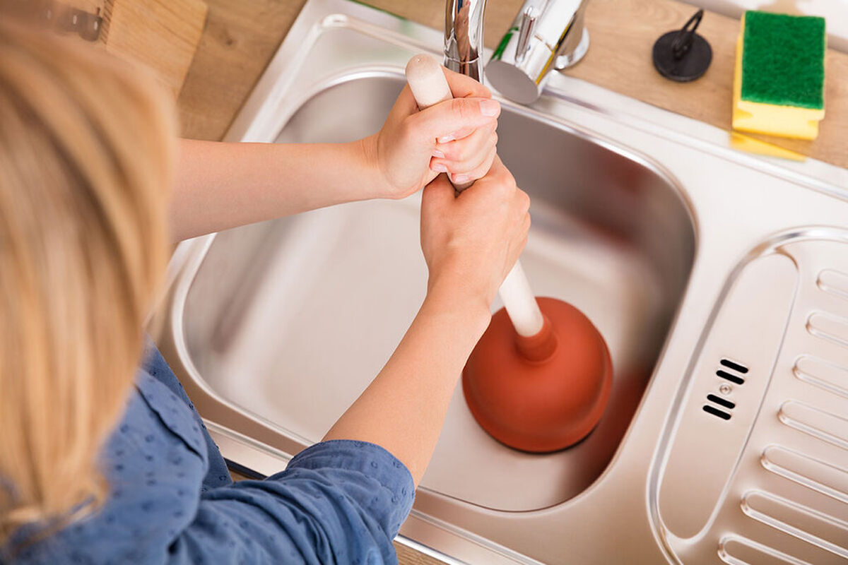 ۴ روش برای باز کردن گرفتگی سینک ظرفشویی