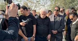 گریه‌های یواشکی همسر زویا امامی در مراسم خاکسپاری