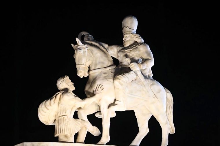 مجسمه والرین رونمایی شد