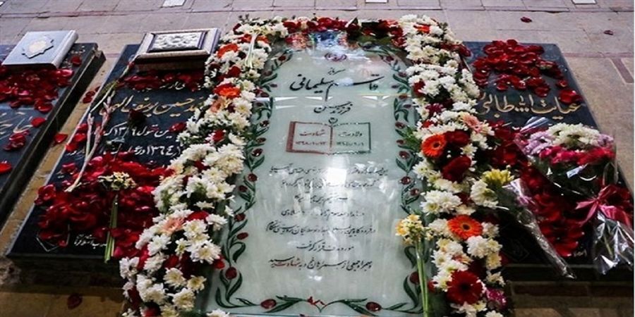 
ماجرای سفره عقد در مزار سردار سلیمانی
