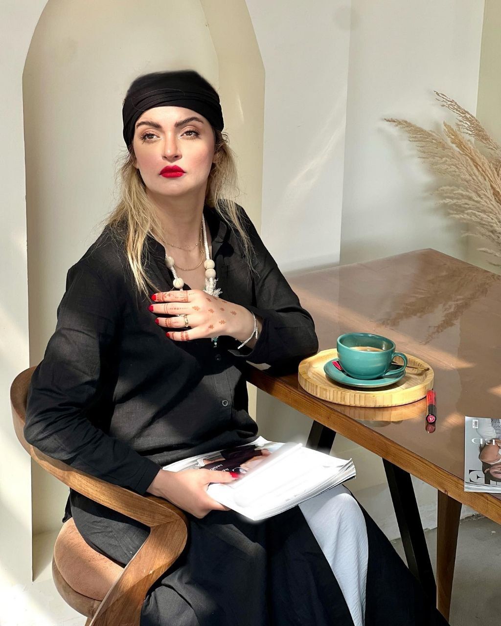 نیلوفر پارسا با ژست هنری/ عکس