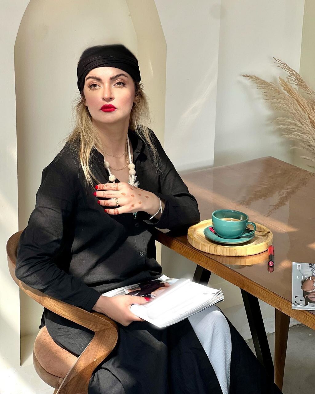نیلوفر پارسا با ژست هنری/ عکس
