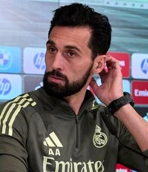 سرمربی رئال مادرید:امباپه می‌تواند از رونالدو پیشی بگیرد/او بهترین بازیکن دنیاست