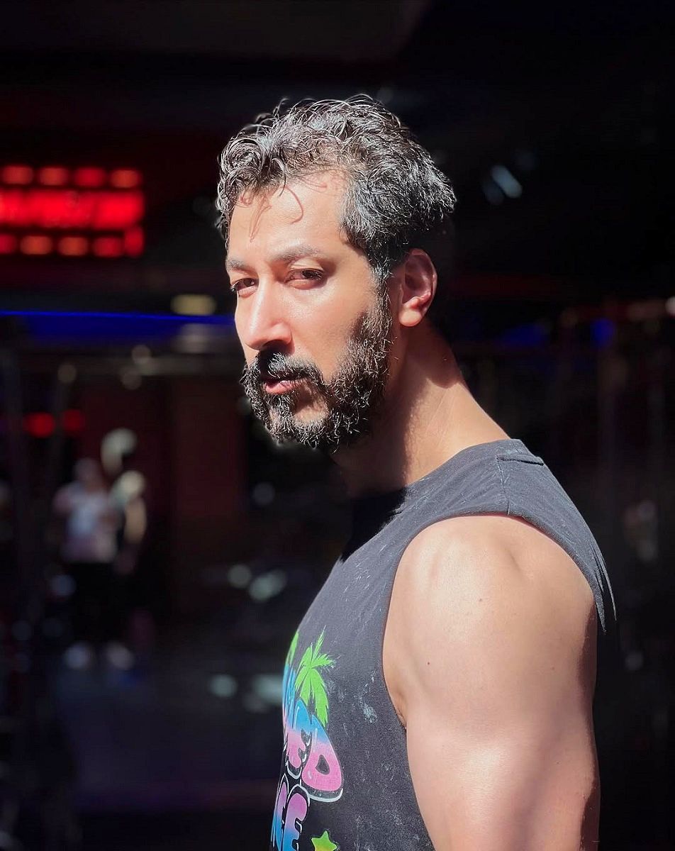 سلفی بامزه بهتاش سریال پایتخت با حمید معصومی‌نژاد