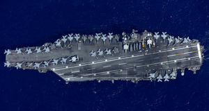 ناو آبراهام لینکلن شبانه تکان خورد!