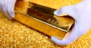 سقوط باورنکردنی قیمت طلا در یک روز؛ اونس ۱۵۰ دلار ریخت