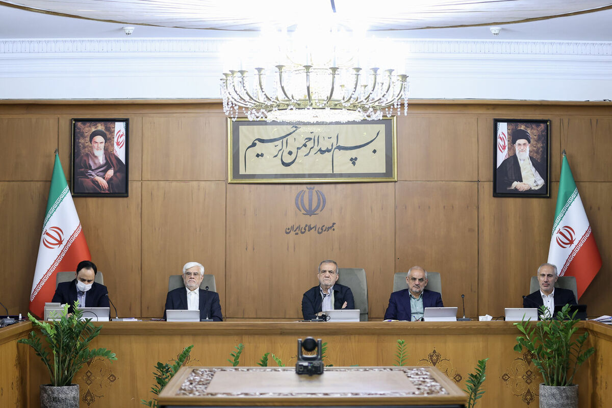 تیپ متفاوت و اسپرت رئیس جمهور  در یک مراسم جلب‌توجه کرد

