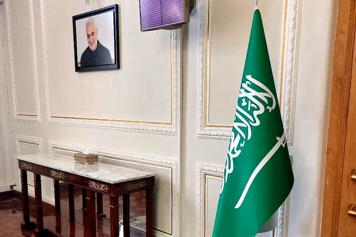 نماینده مجلس: تغییر محل نشست ایران و عربستان بدلیل عکس سردار سلیمانی به مصلحت بود 

