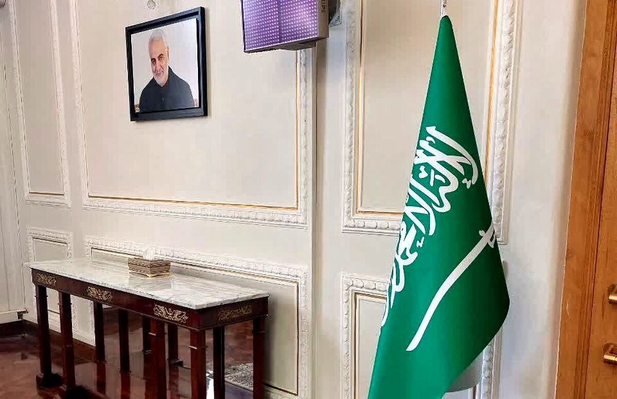 نماینده مجلس: تغییر محل نشست ایران و عربستان بدلیل عکس سردار سلیمانی به مصلحت بود 

