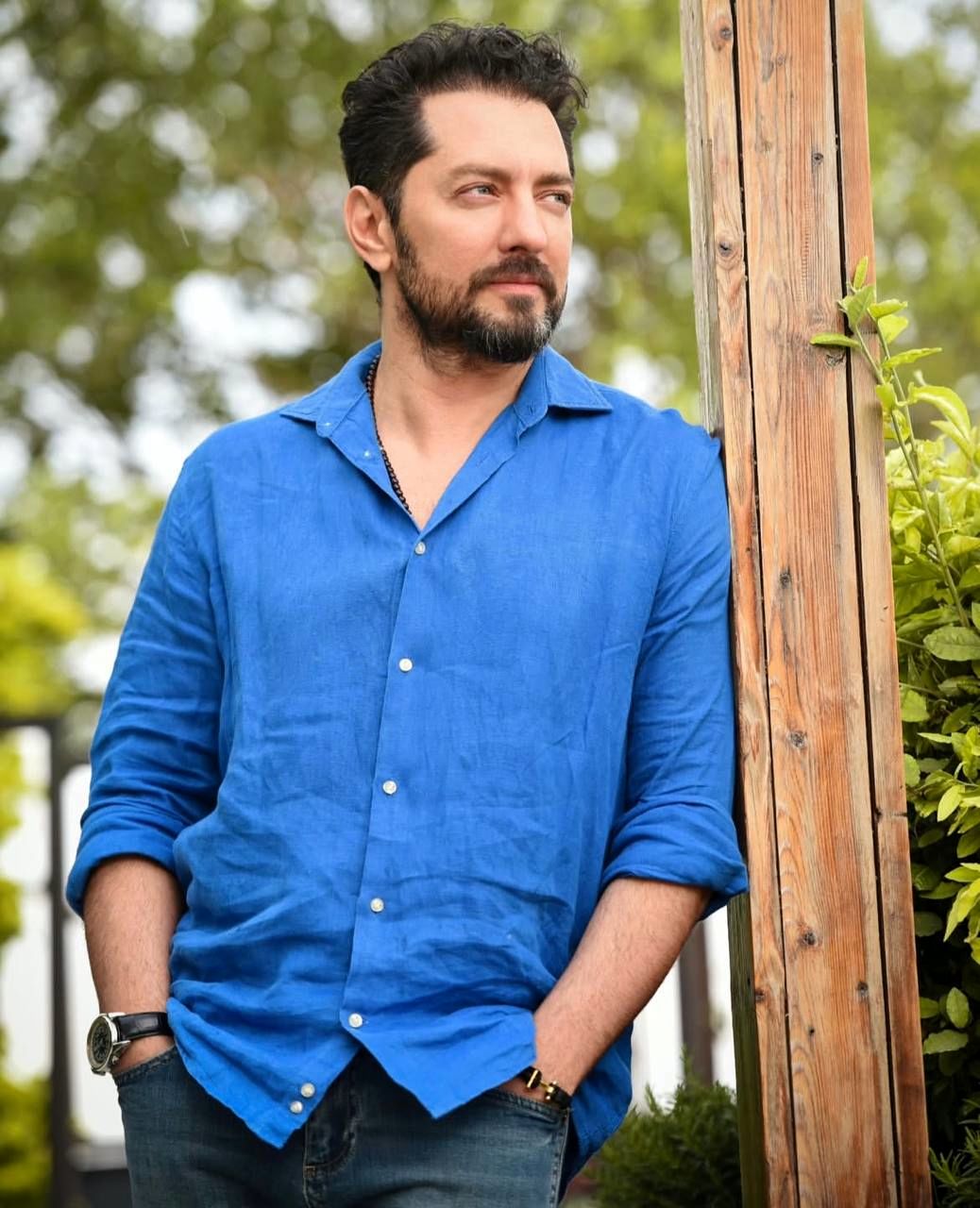 جذابیت بی نهایت بهرام رادان با لباسی به رنگ چشمانش/ عکس