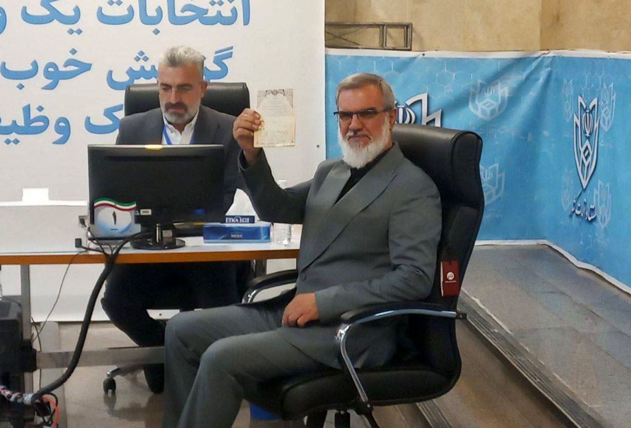 محمد رویانیان در انتخابات ریاست جمهوری ثبت نام کرد
