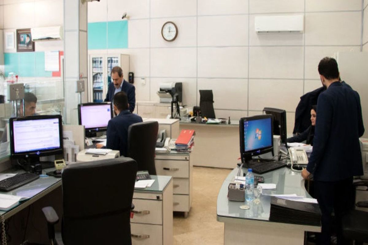 عدم تناسب حقوق کارکنان دولت با تورم / دولت و مجلس به چه می اندیشند؟!