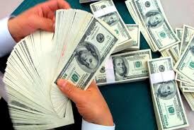 دلار در سرازیری افتاد/ بازار ارز قرمز شد