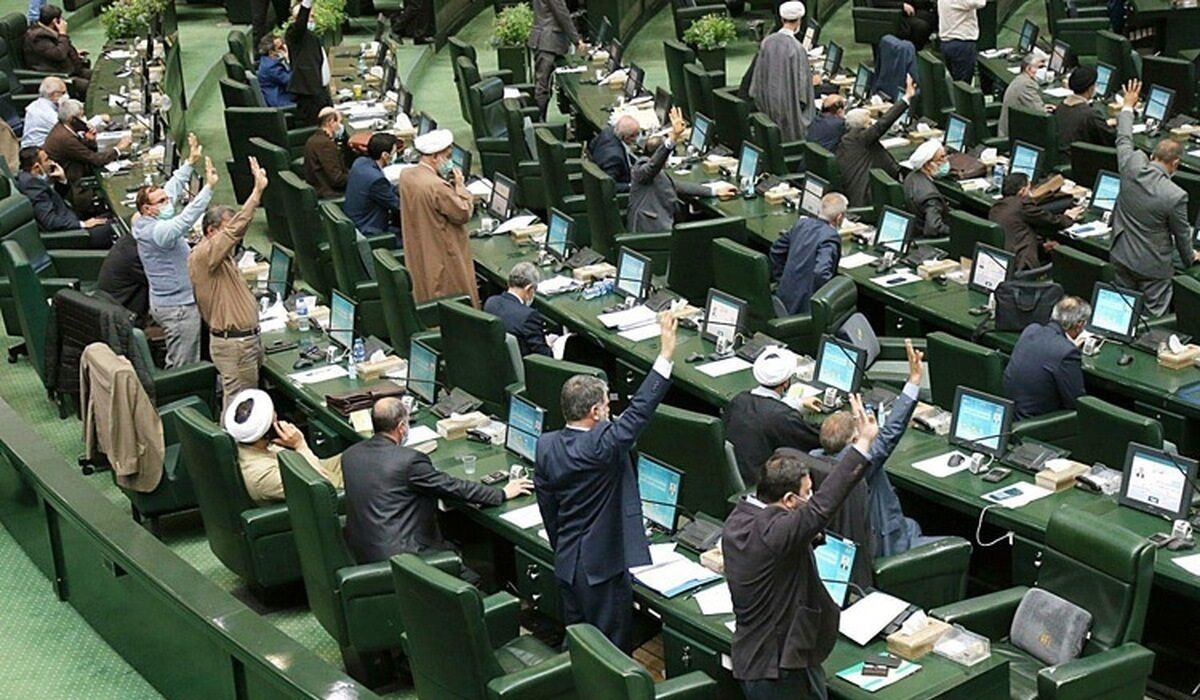 آبروریزی بزرگ در نخستین روزهای مجلس دوازدهم/ دعوای نمایندگان بر سر اعتبارنامه‌ ! + فیلم 