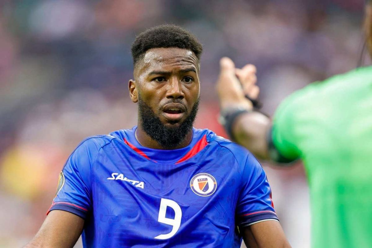 تیپ هاوایی بازیکن استقلال قبل از بازی!/ ببینید